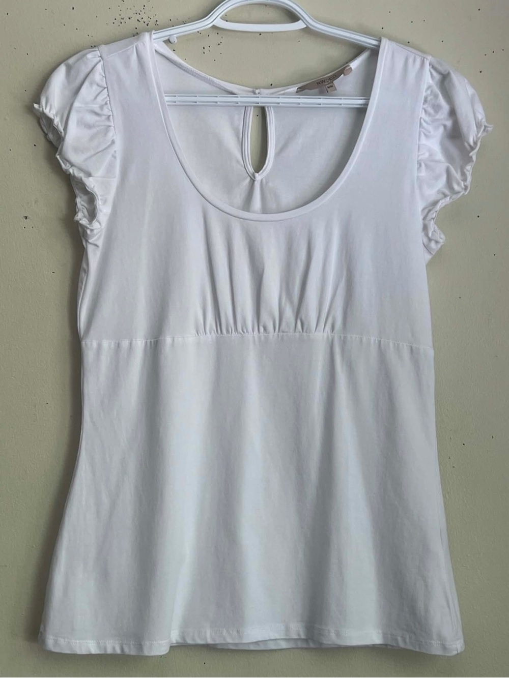 RW&CO. White Scoop Neck Short Sleeve Ruffle Tee